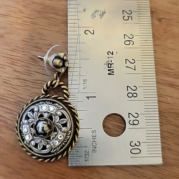 Sweet Romance filigree dangle earrings - Picture 4 of 4